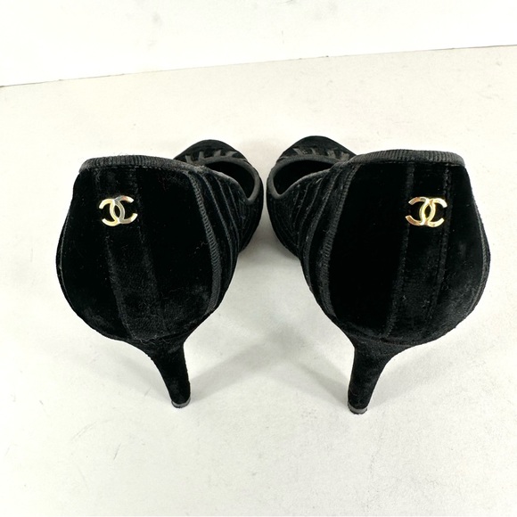 Chanel Velvet and Grosgrain Ribbon Cap Toe Closed Toe Stiletto Pumps size 39 - Picture 11 of 15